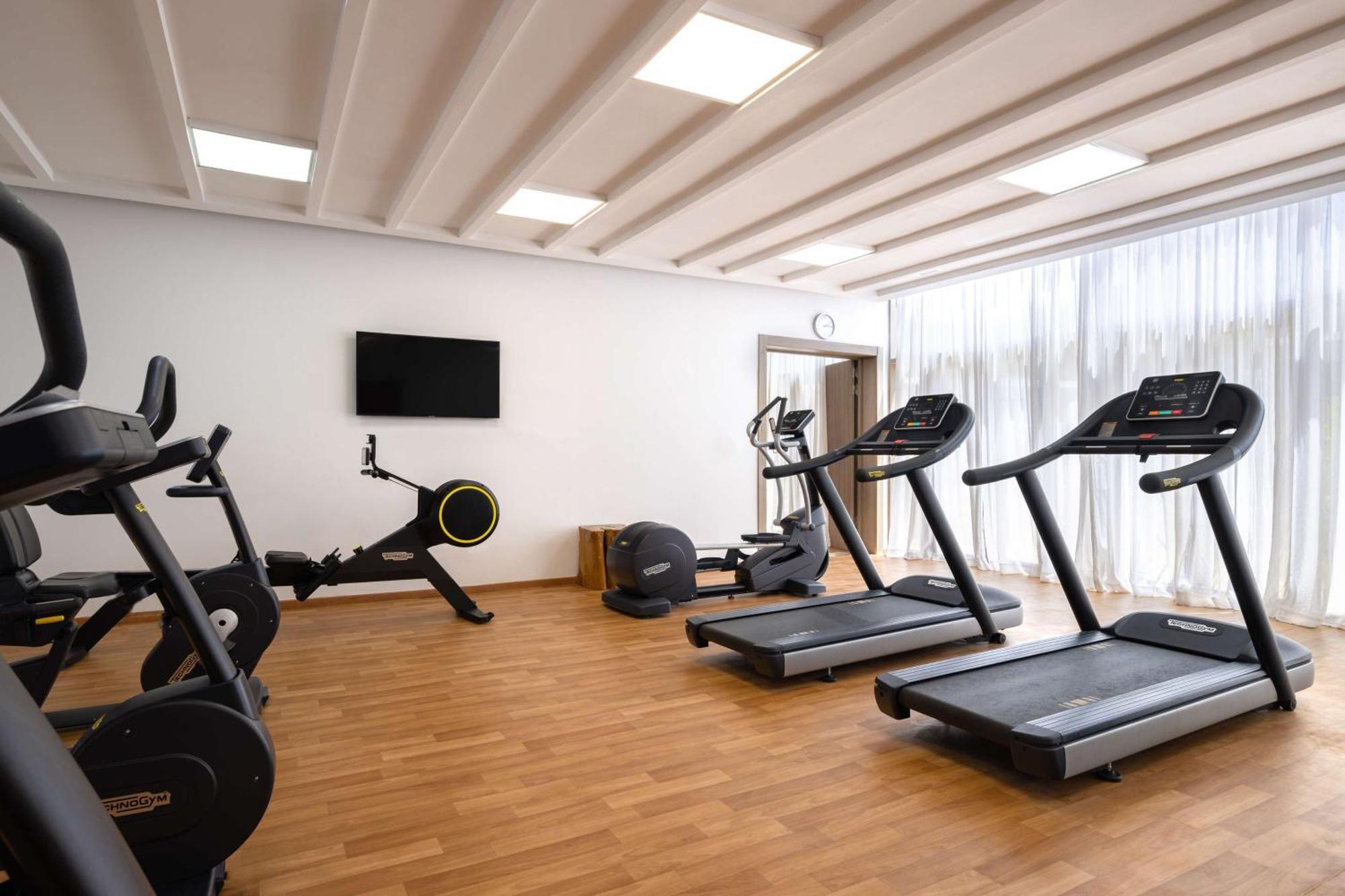 Radisson Blu Resort Al Hoceïma Екстериор снимка A gym at a hotel