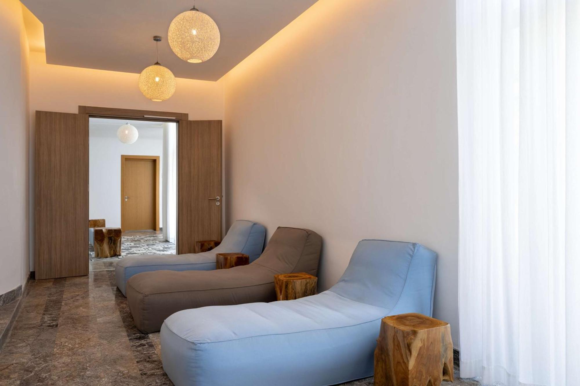 Radisson Blu Resort Al Hoceïma Екстериор снимка The interior of a suite at the hotel