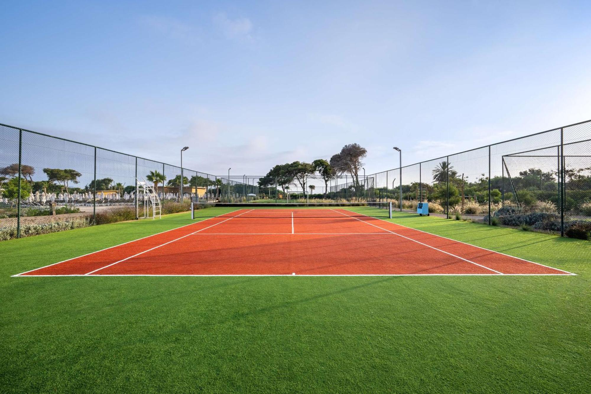 Radisson Blu Resort Al Hoceïma Екстериор снимка Tennis court