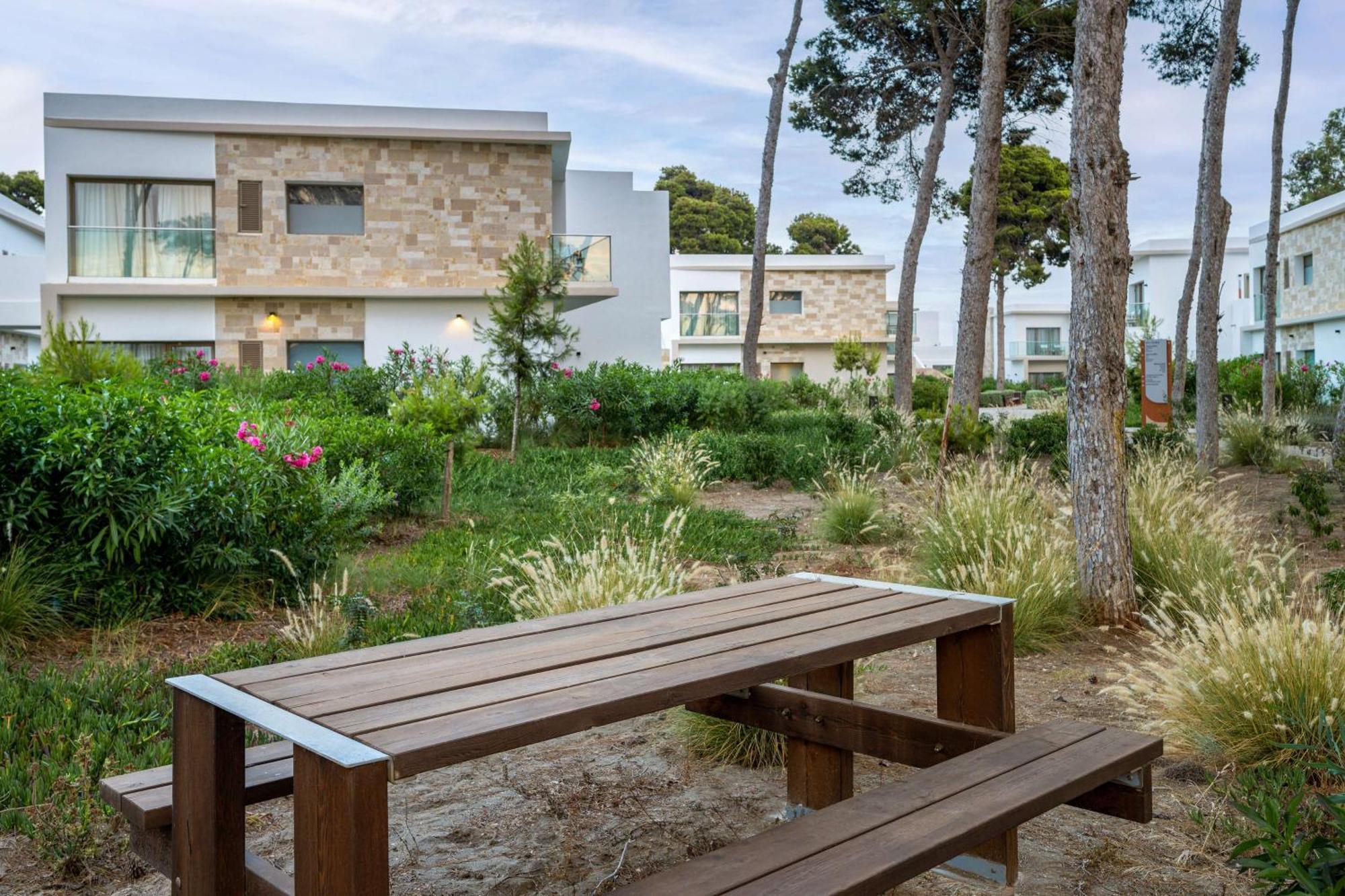 Radisson Blu Resort Al Hoceïma Екстериор снимка The campus of the University of Lleida